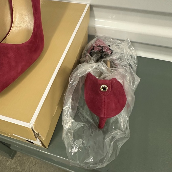 MK Ladies red pumps - Picture 4 of 6